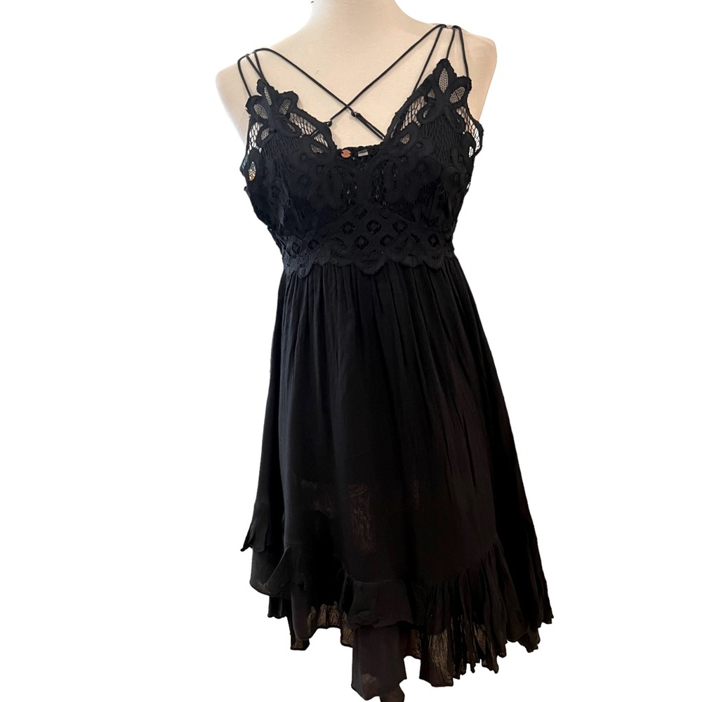 FREE PEOPLE like new silk chiffon and lace multi layer hemline black dress Sz XS